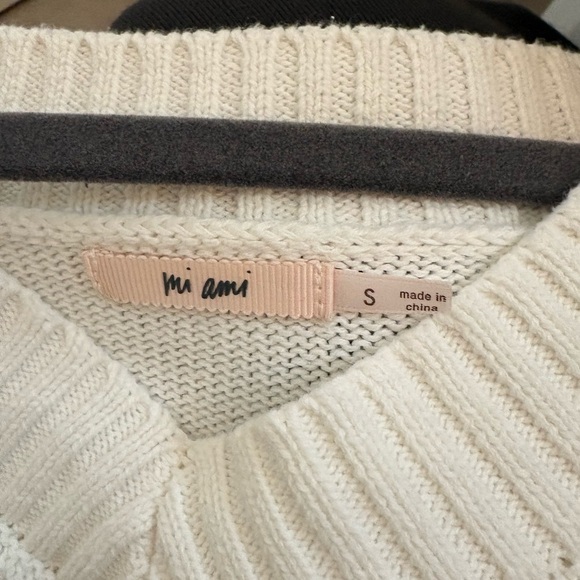 Francesca’s White Cropped sweater - Picture 3 of 3